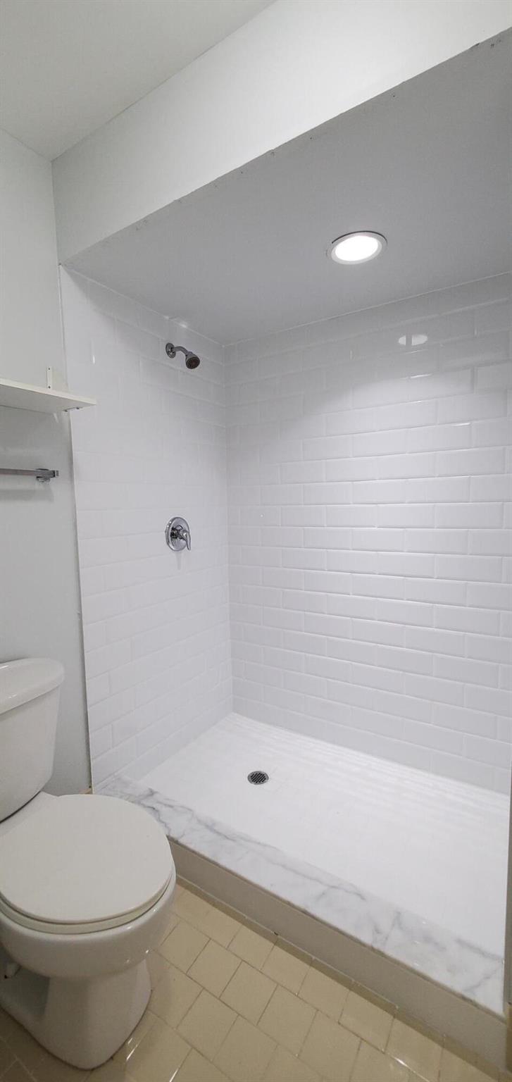 CLUBHOUSE COURT CONDO - Residential Lease