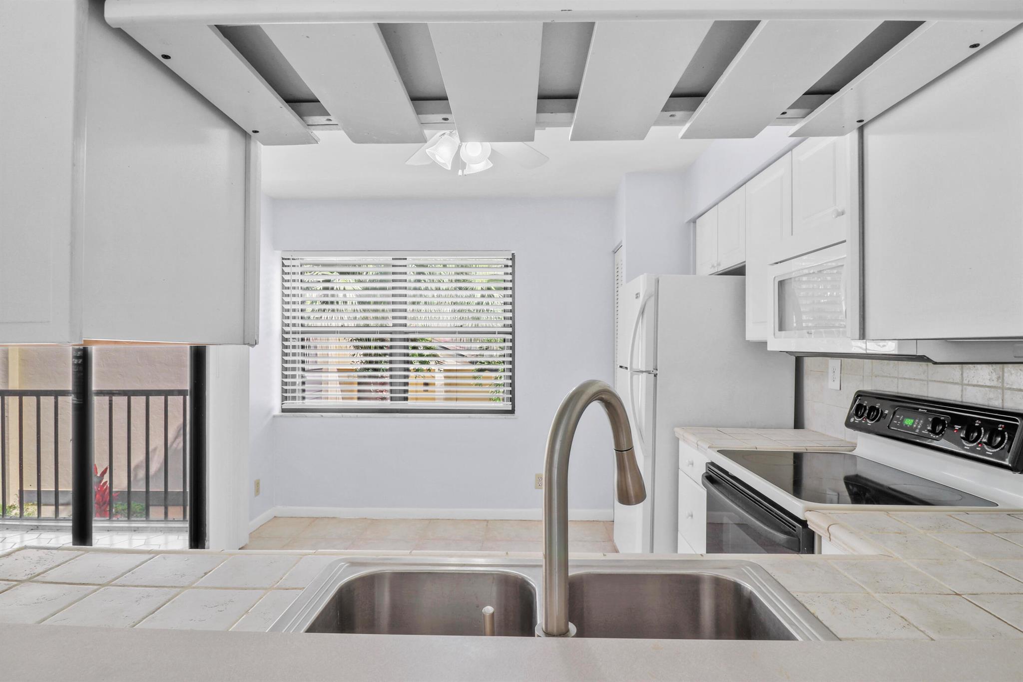 CLUBHOUSE COURT CONDO - Residential Lease