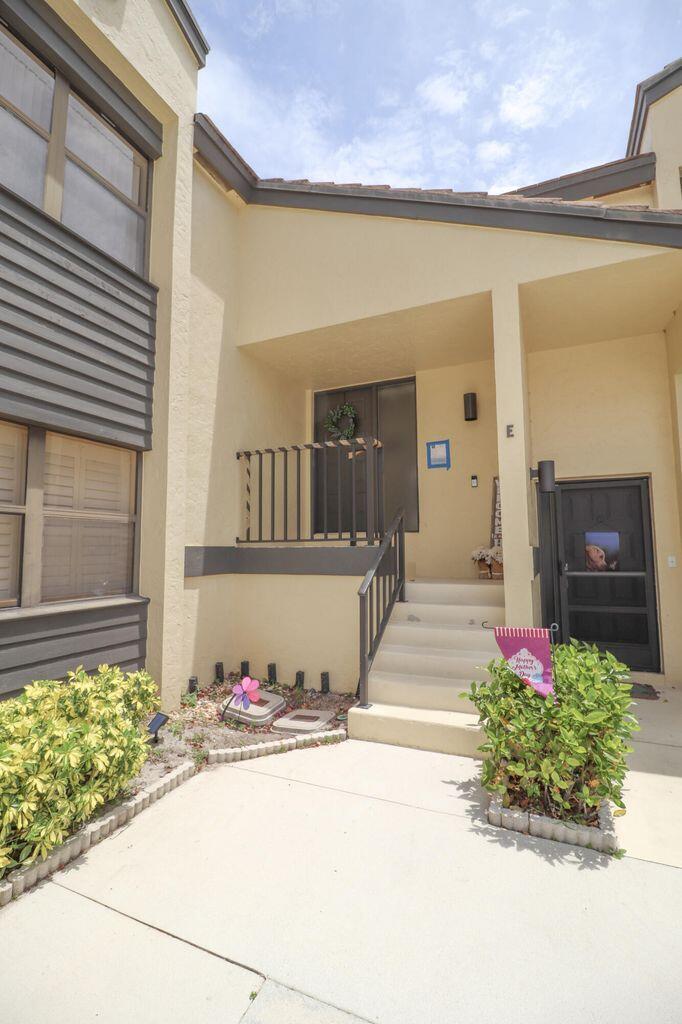 CLUBHOUSE COURT CONDO - Residential Lease
