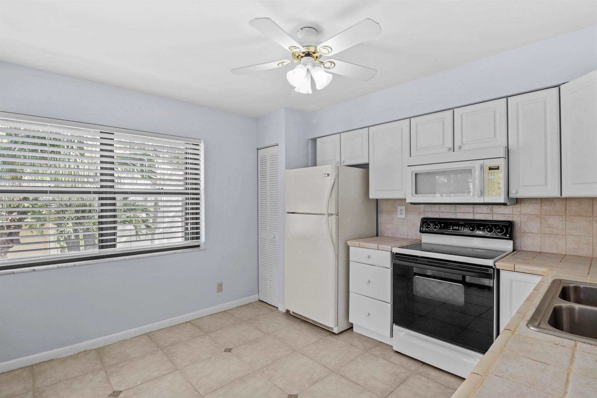 CLUBHOUSE COURT CONDO - Residential Lease