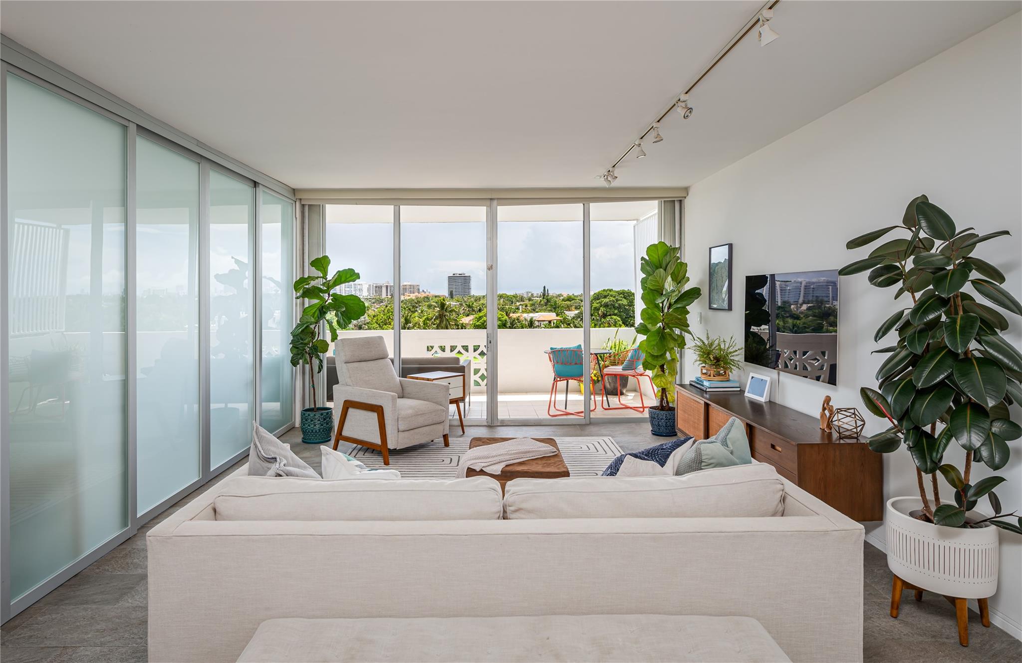 9101 E Bay Harbor Dr 601