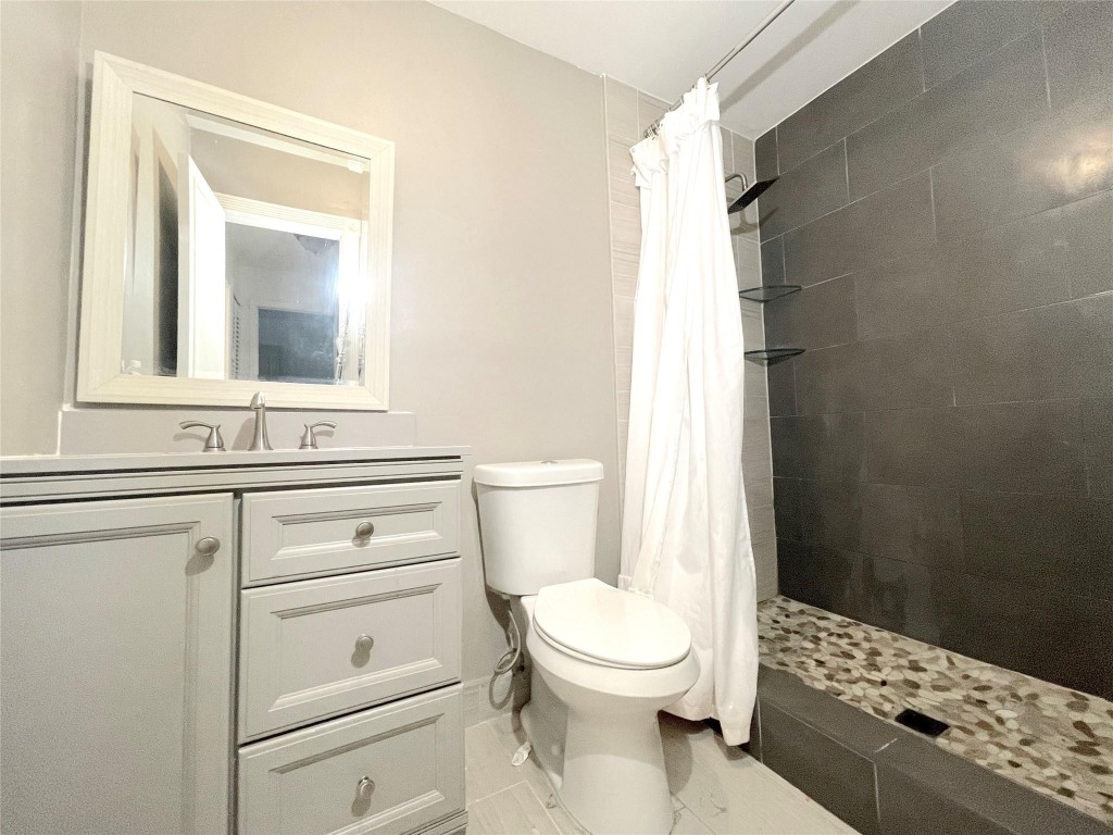 CHATEAU ON THE KNOLL - Residential