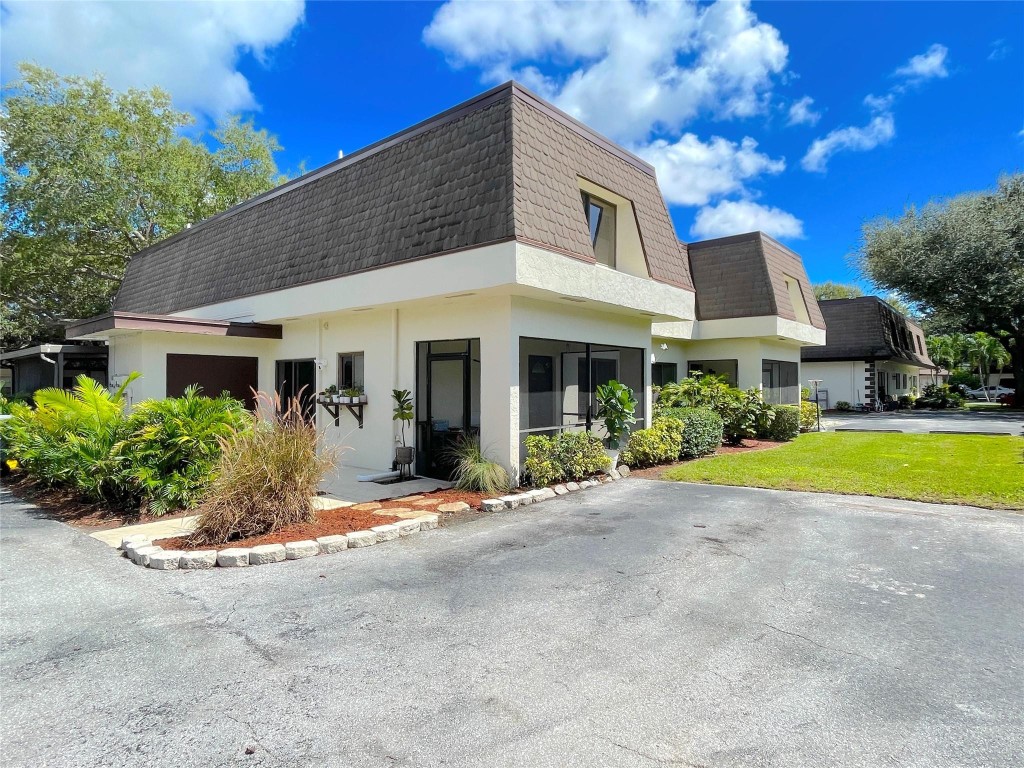 CHATEAU ON THE KNOLL - Residential