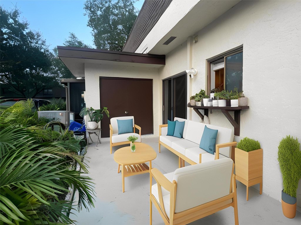 CHATEAU ON THE KNOLL - Residential