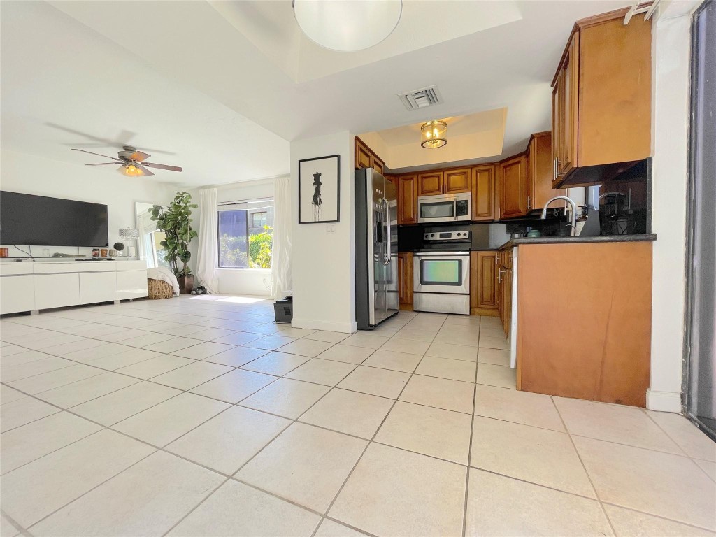 CHATEAU ON THE KNOLL - Residential