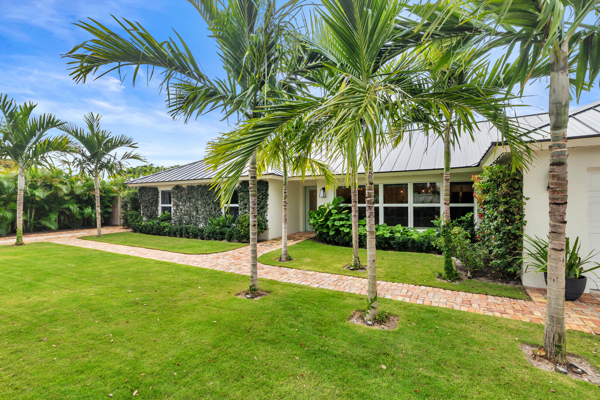 7521 Edgewater Circle