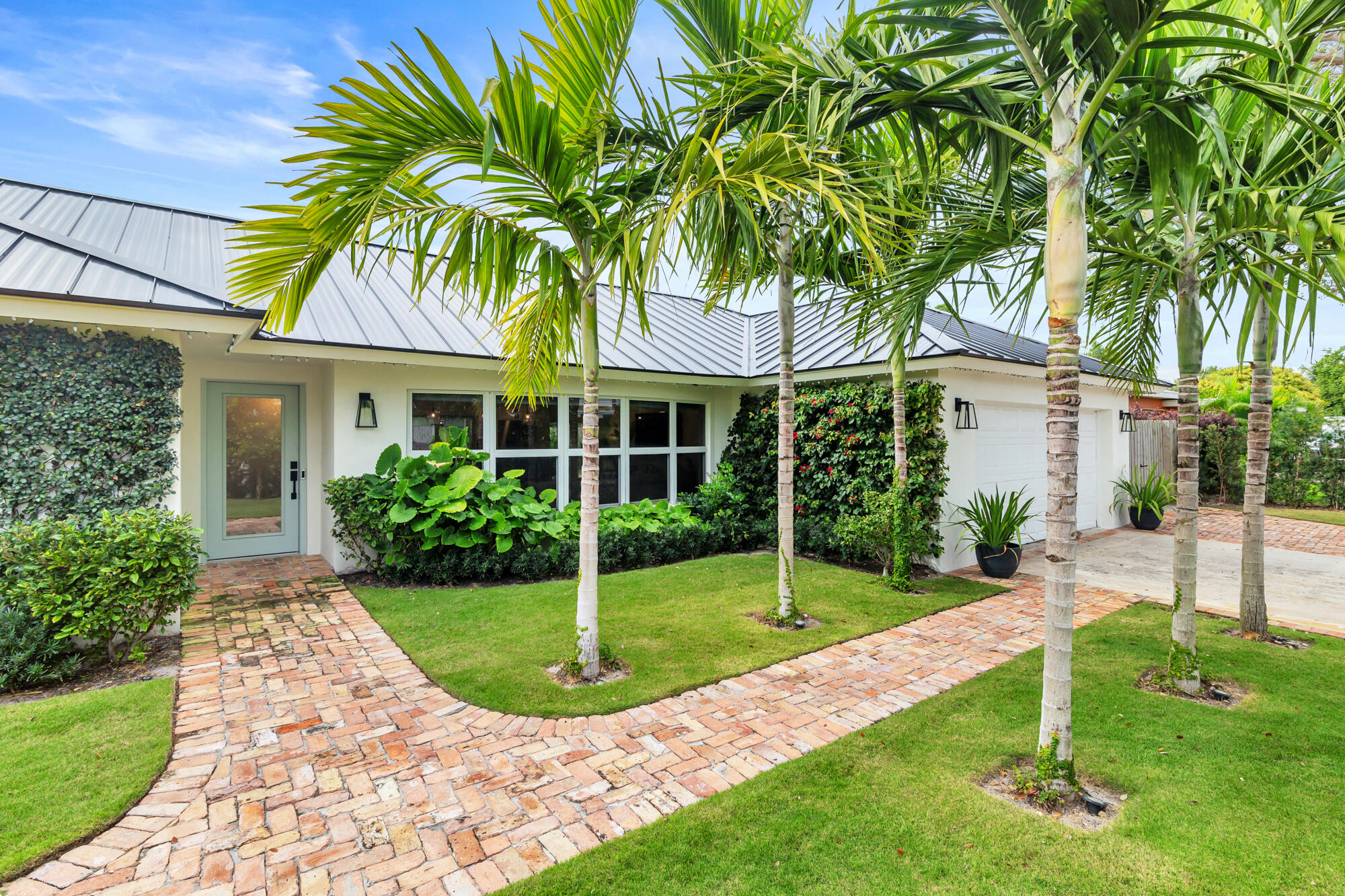 7521 Edgewater Circle