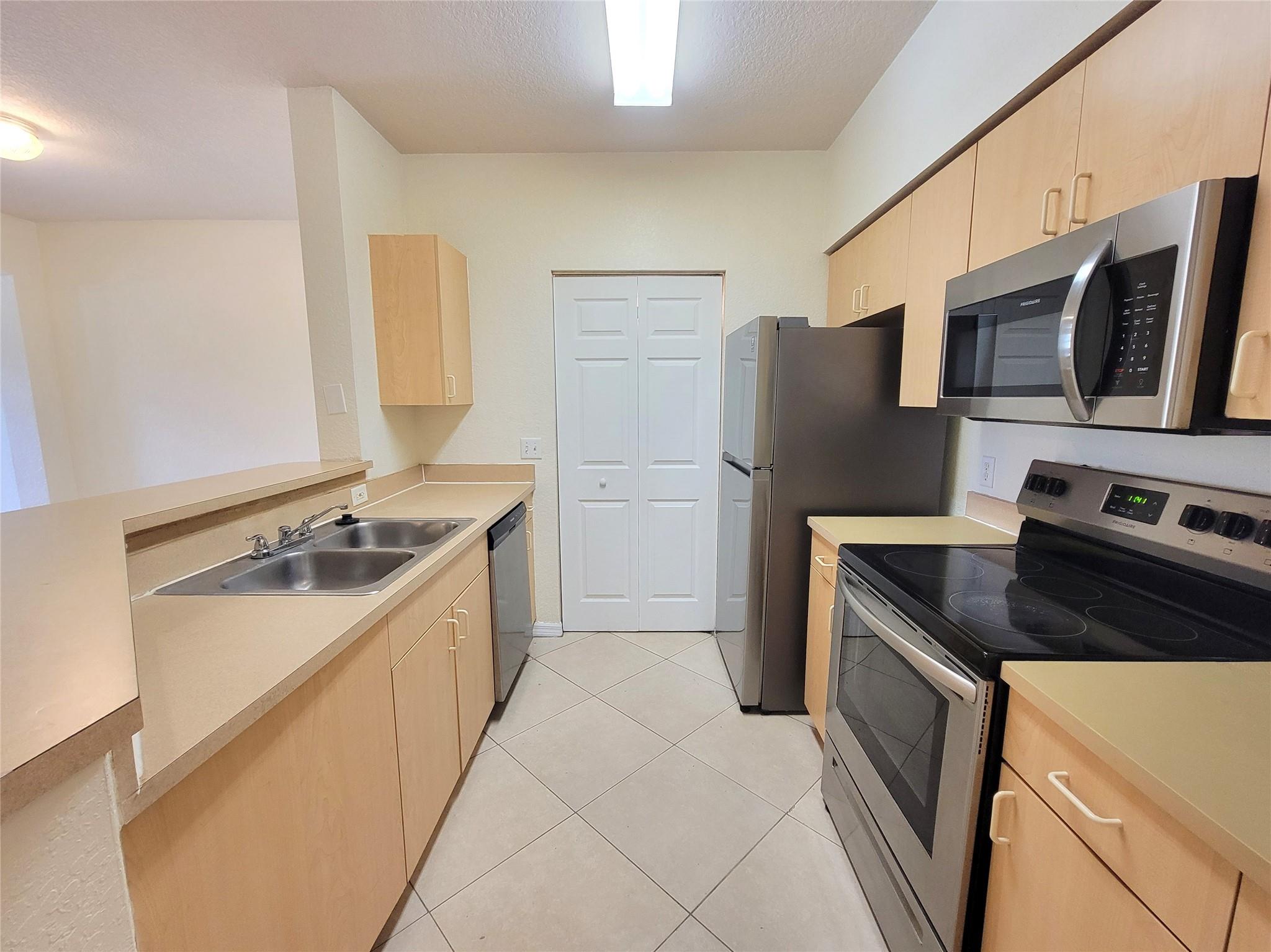 Step into comfort and convenience with this bright and inviting 2-bedroom, 2-bathroom unit located in The Belmont, an exclusive and gated community. This charming home features tile flooring throughout, a full-size washer and dryer, and a spacious layout filled with natural light. Enjoy resort-style amenities including a swimming pool, tennis courts, fitness center, and playground. With easy access to major highways, this property offers both accessibility and a peaceful lifestyle. Vacant and easy to show—don’t miss out on this opportunity. Schedule your visit today and make it yours!