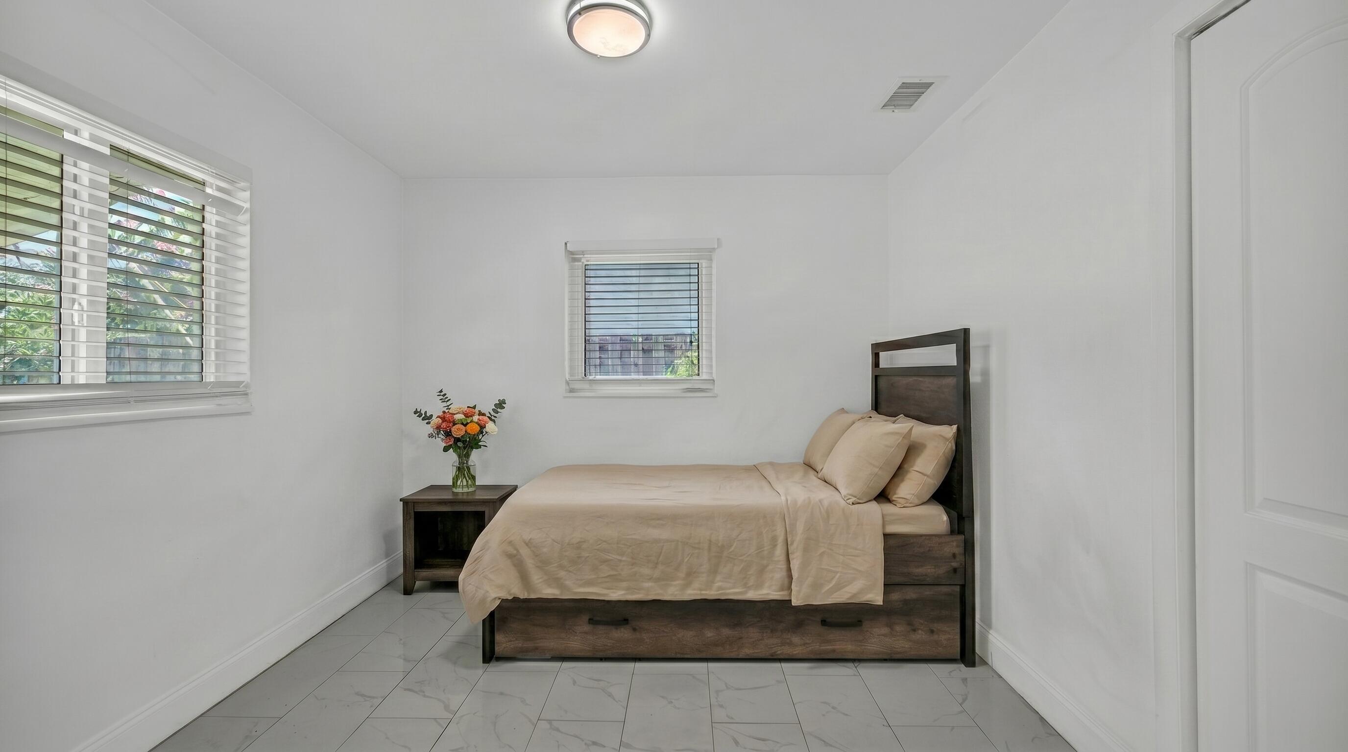 COLLIER MANOR 2ND ADD - Residential Lease
