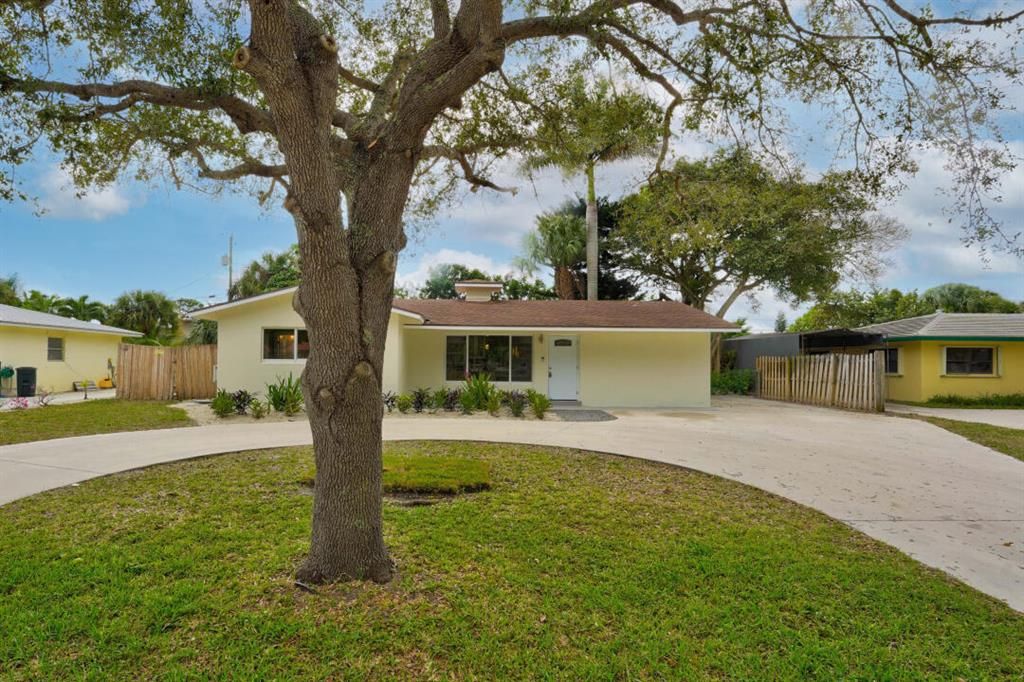 Photo of 400 Tequesta Drive, Jupiter, FL 33469 (MLS # R10769825)