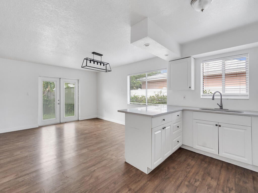 135 S KENNETH Court