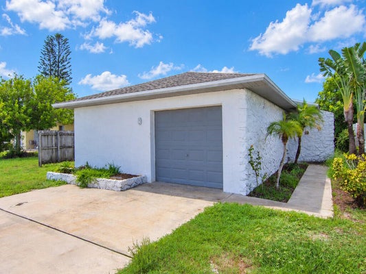 135 S KENNETH CT, MERRITT ISLAND, FL 32952 - Image cb0cdd429330b7d38cd2b62fc57b9ebd/693657681