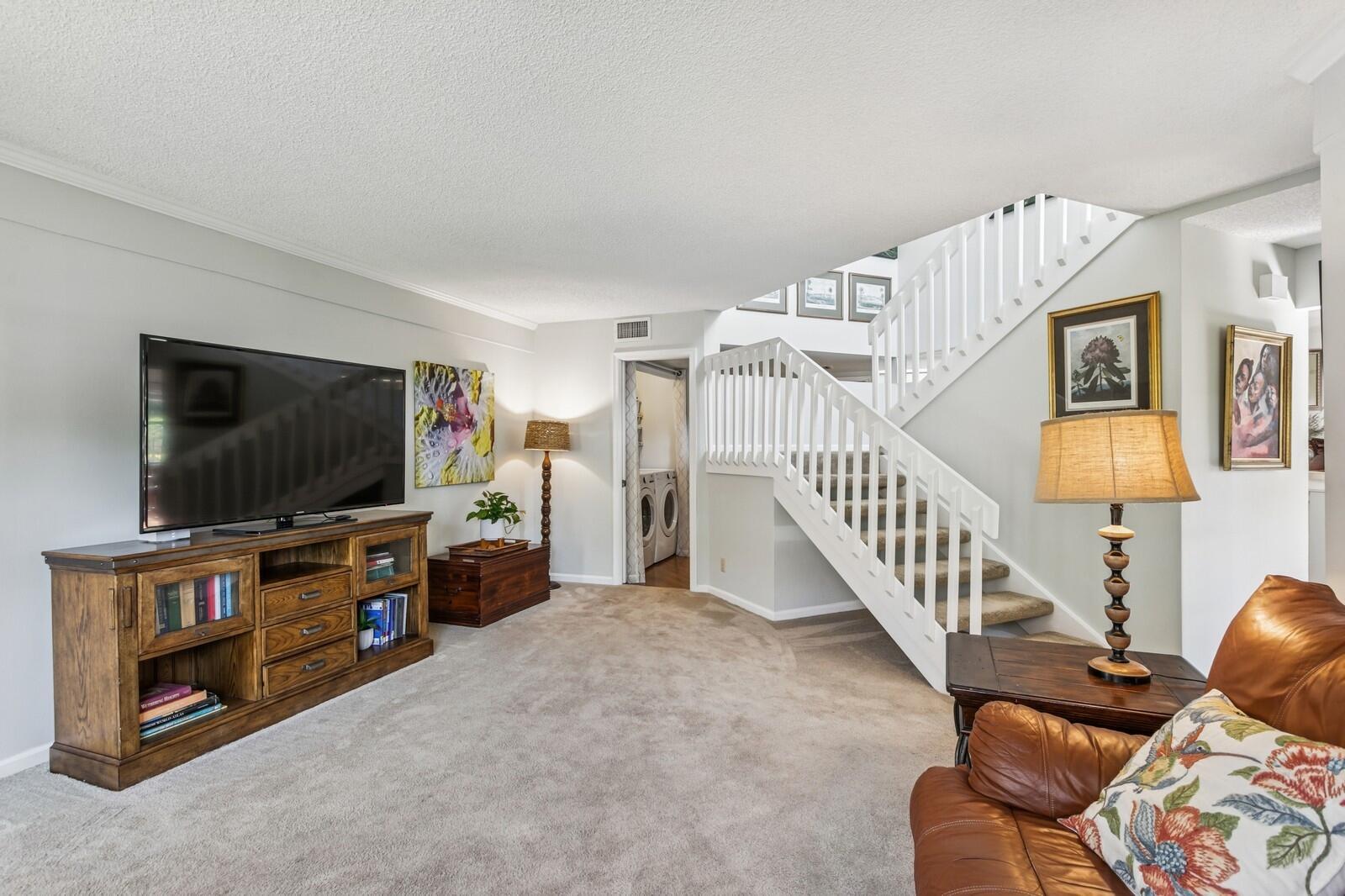 24 Uno Lago Drive