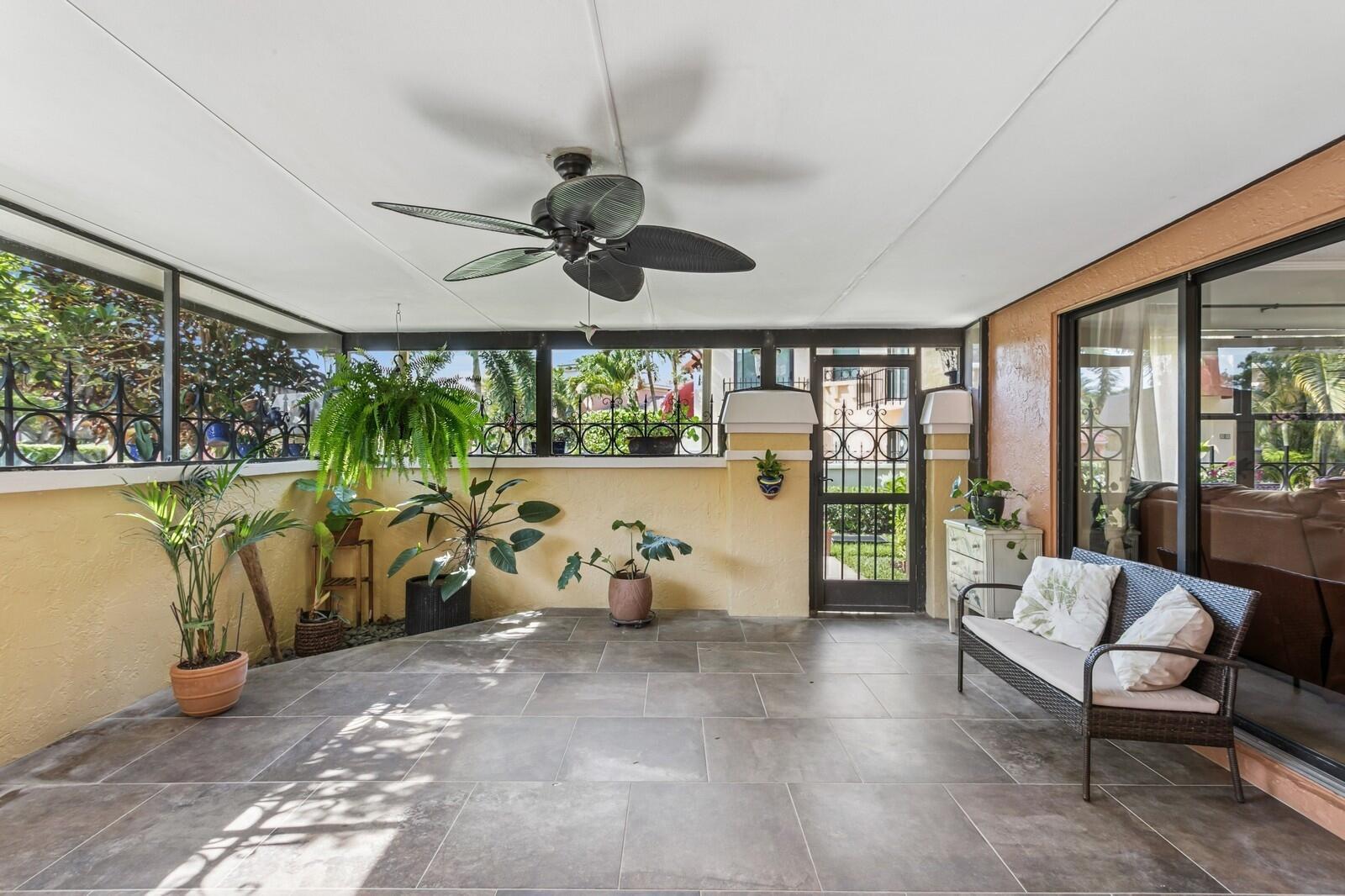 UNO LAGO - Residential