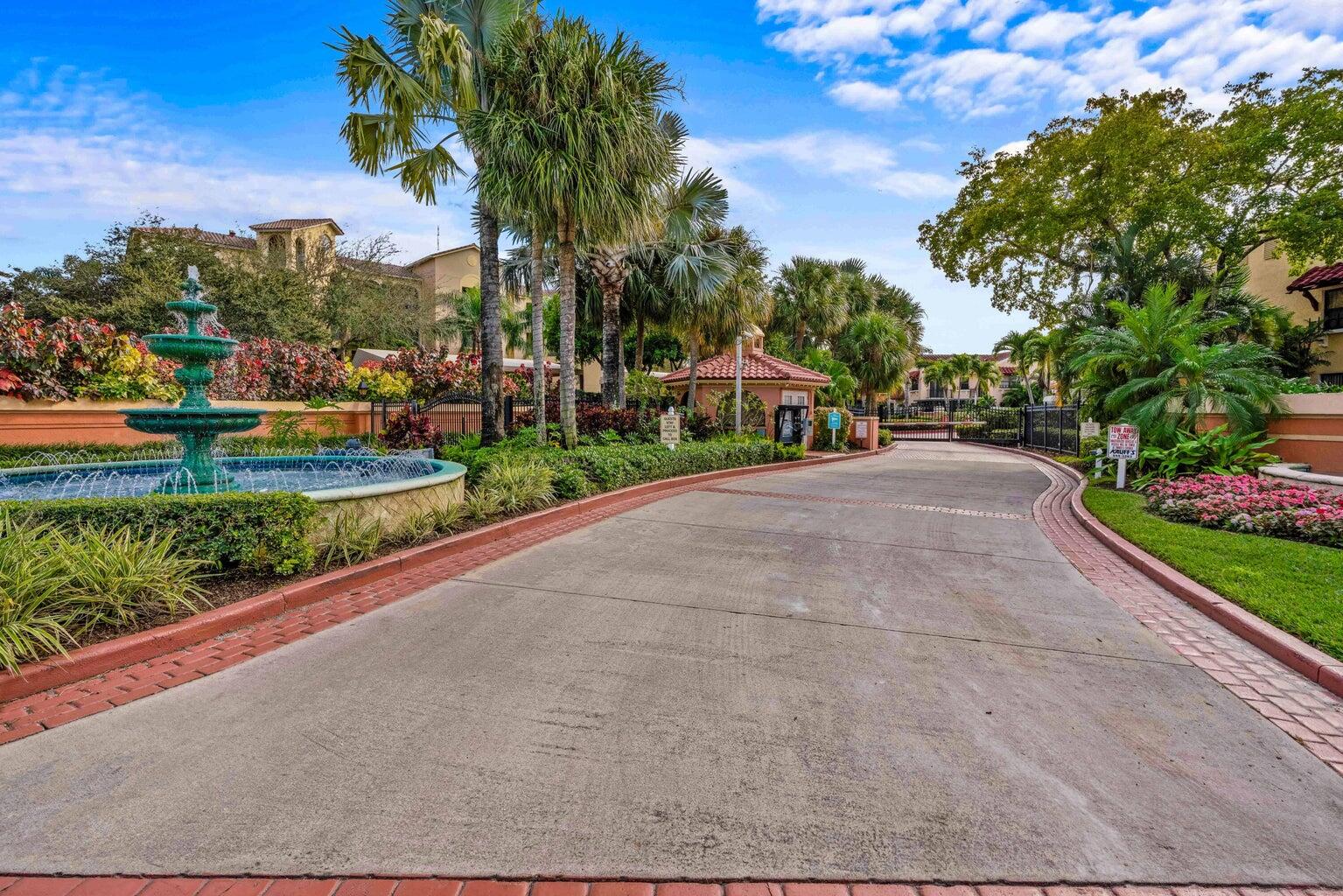 UNO LAGO - Residential