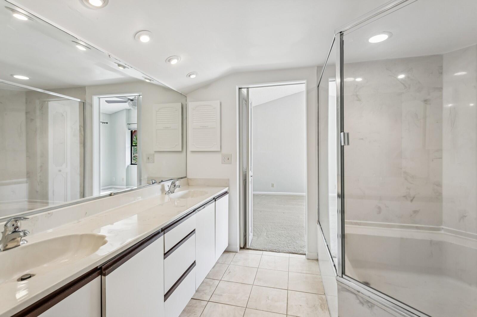 UNO LAGO - Residential