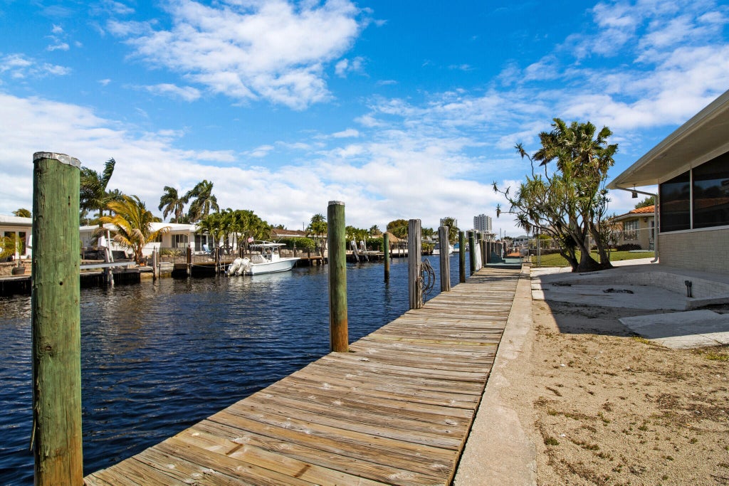 Photo of 2537 SE 10th Court, Pompano Beach, FL 33062 (MLS # R10957990)