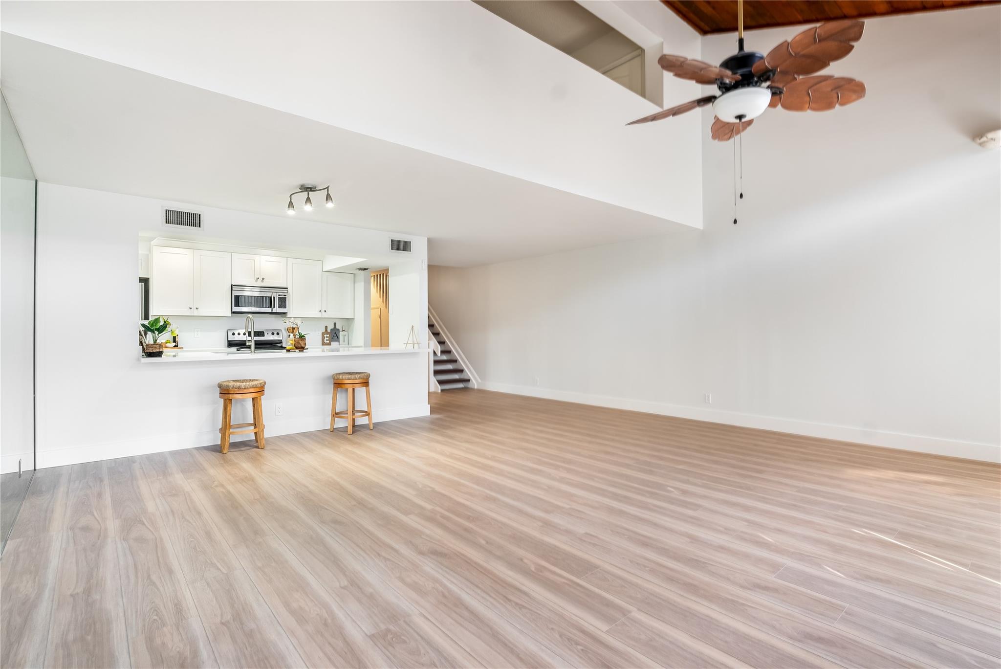 VILLAS OF PLANTATION - Residential Lease