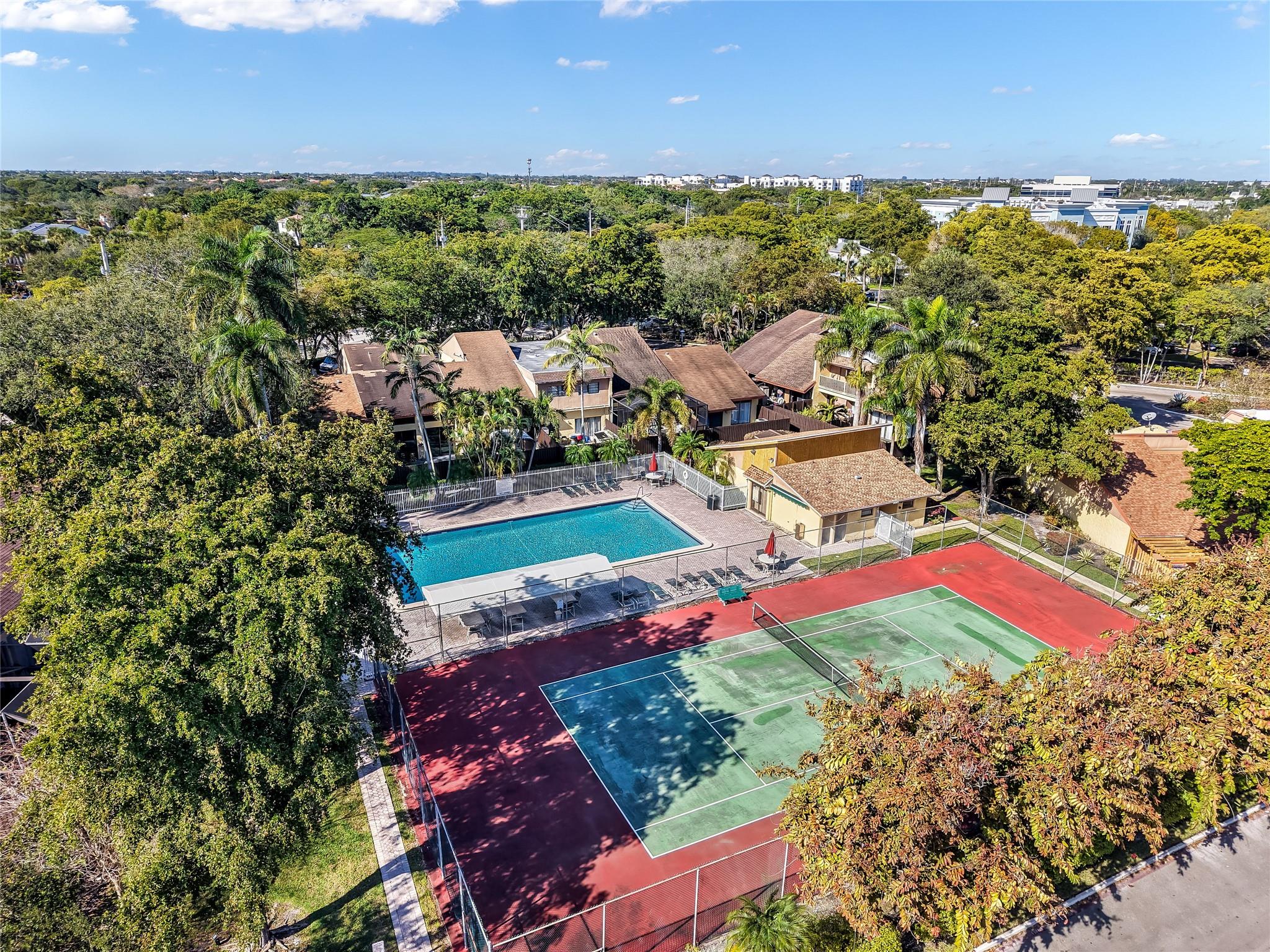 VILLAS OF PLANTATION - Residential Lease