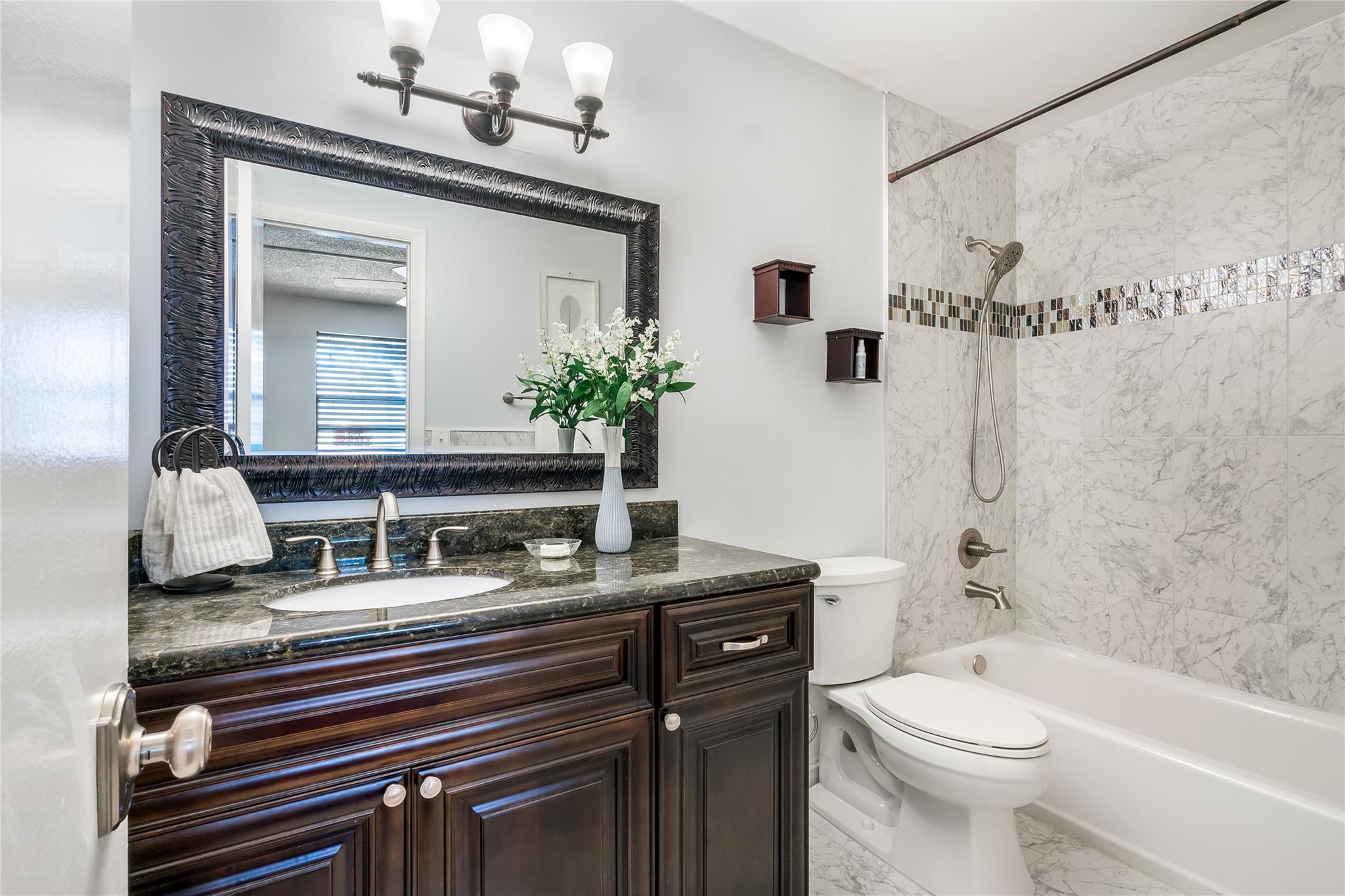 VILLAS OF PLANTATION - Residential Lease