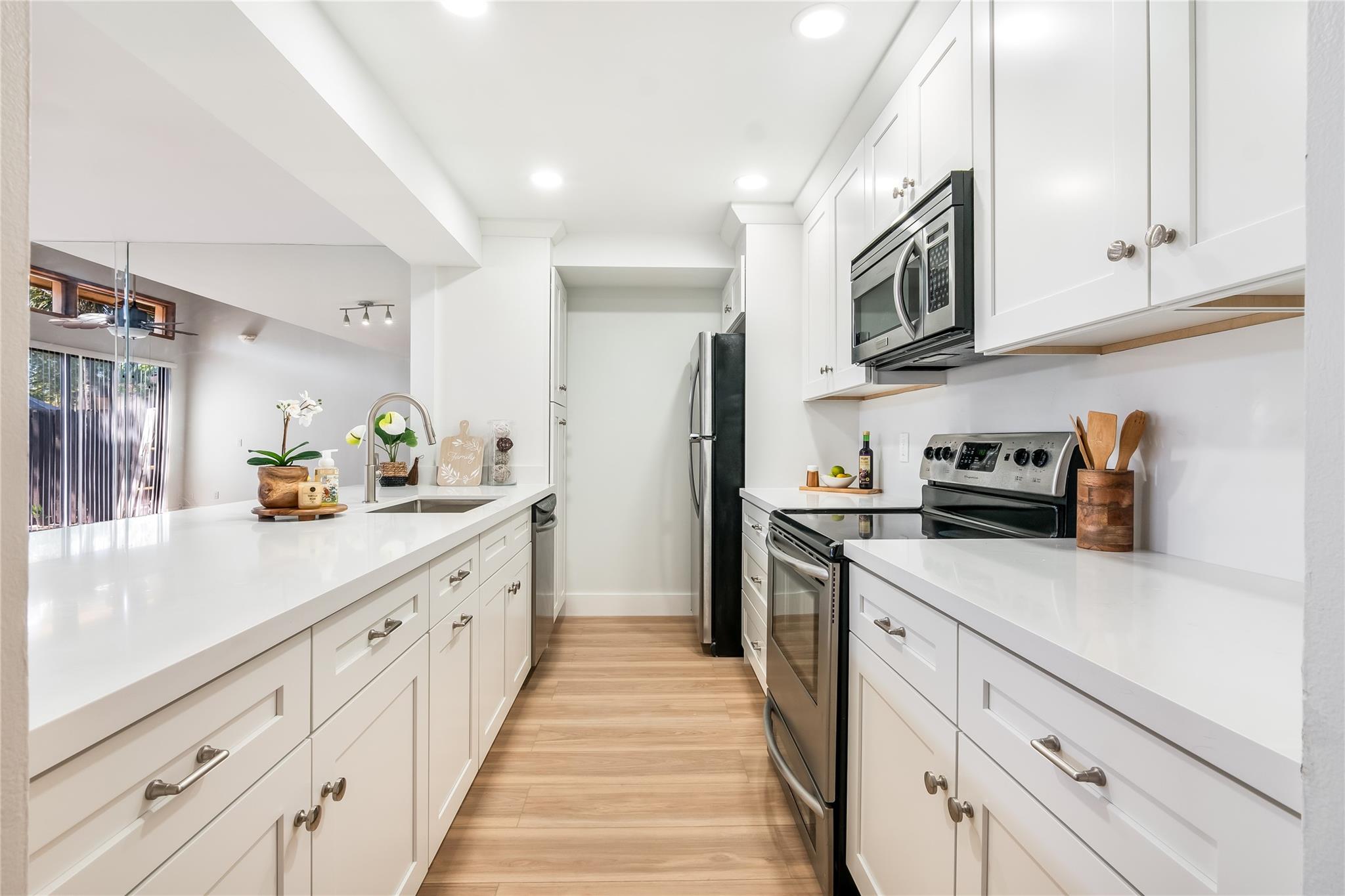 VILLAS OF PLANTATION - Residential Lease