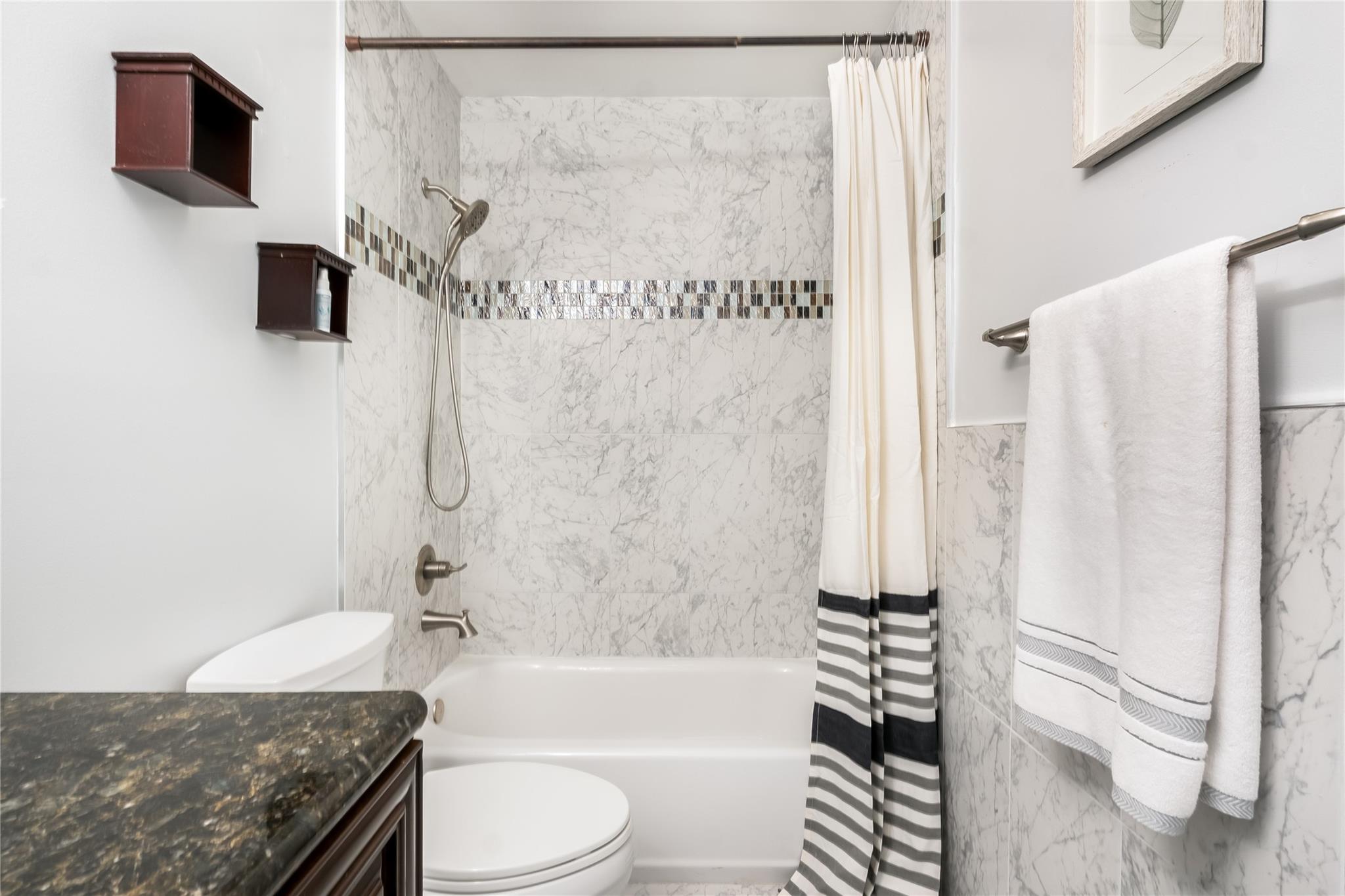 VILLAS OF PLANTATION - Residential Lease