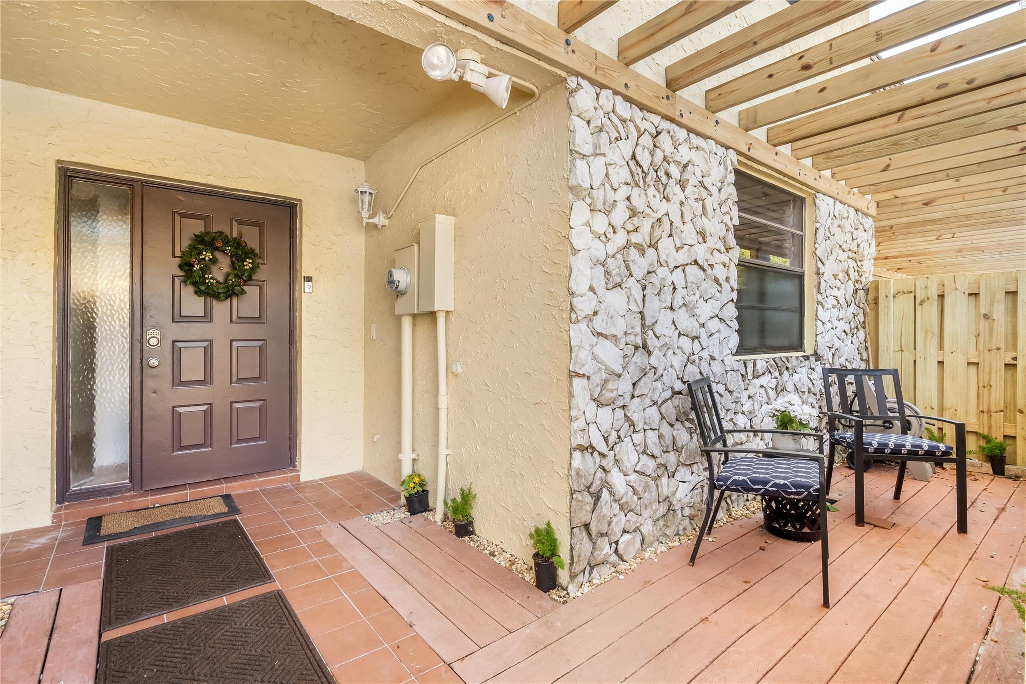 VILLAS OF PLANTATION - Residential Lease