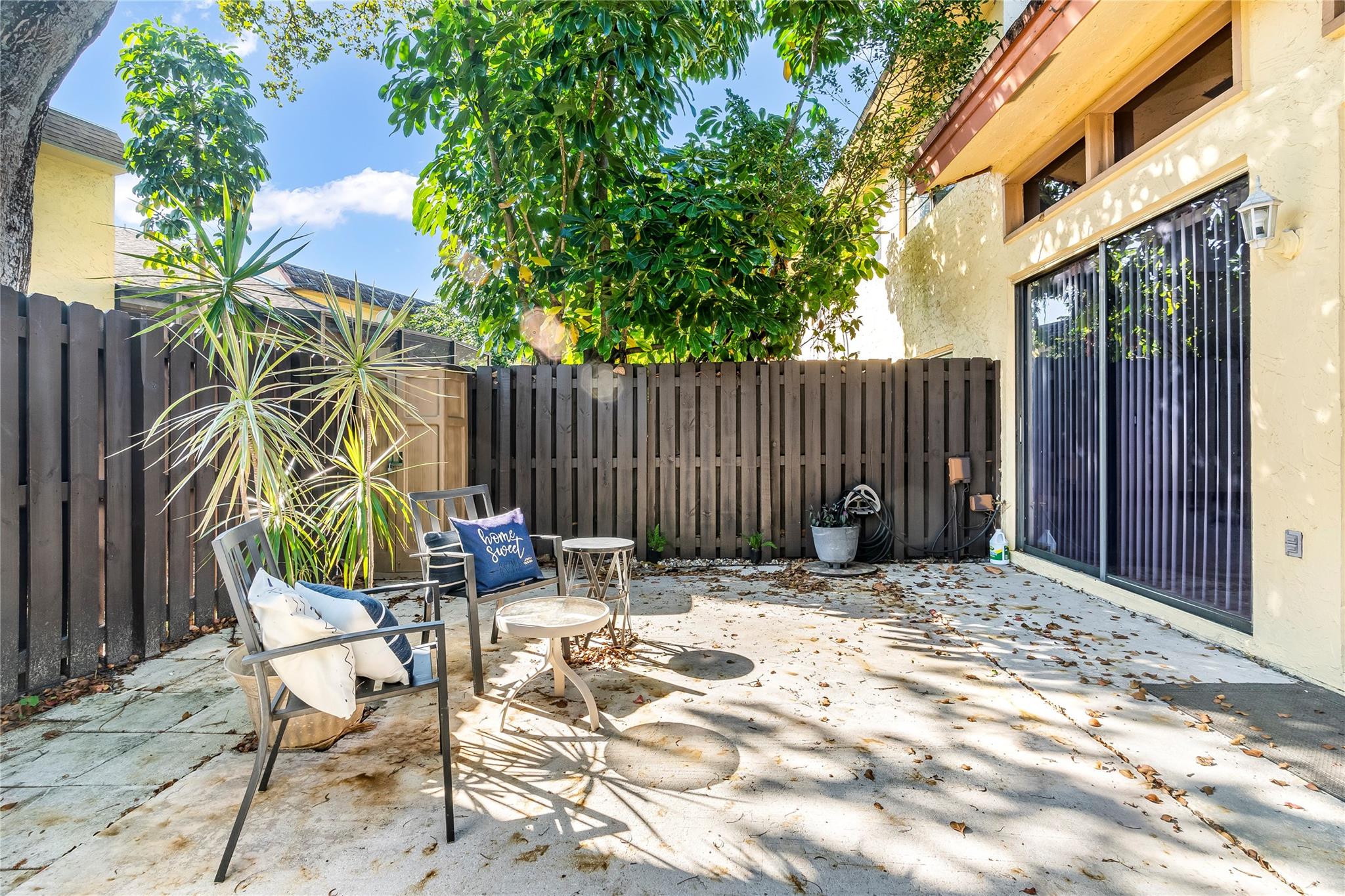 VILLAS OF PLANTATION - Residential Lease