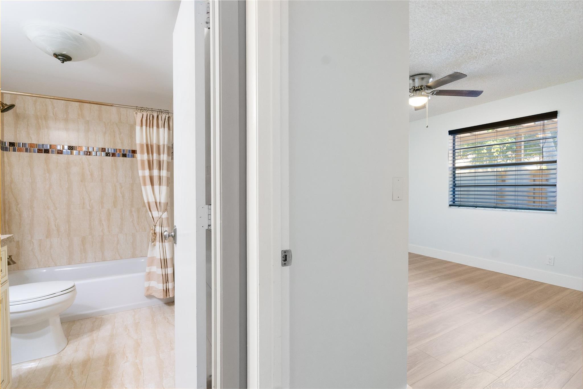 VILLAS OF PLANTATION - Residential Lease