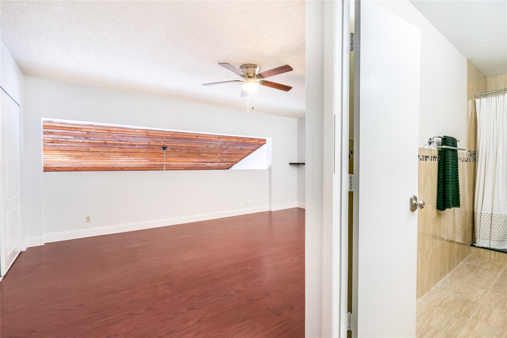 VILLAS OF PLANTATION - Residential Lease