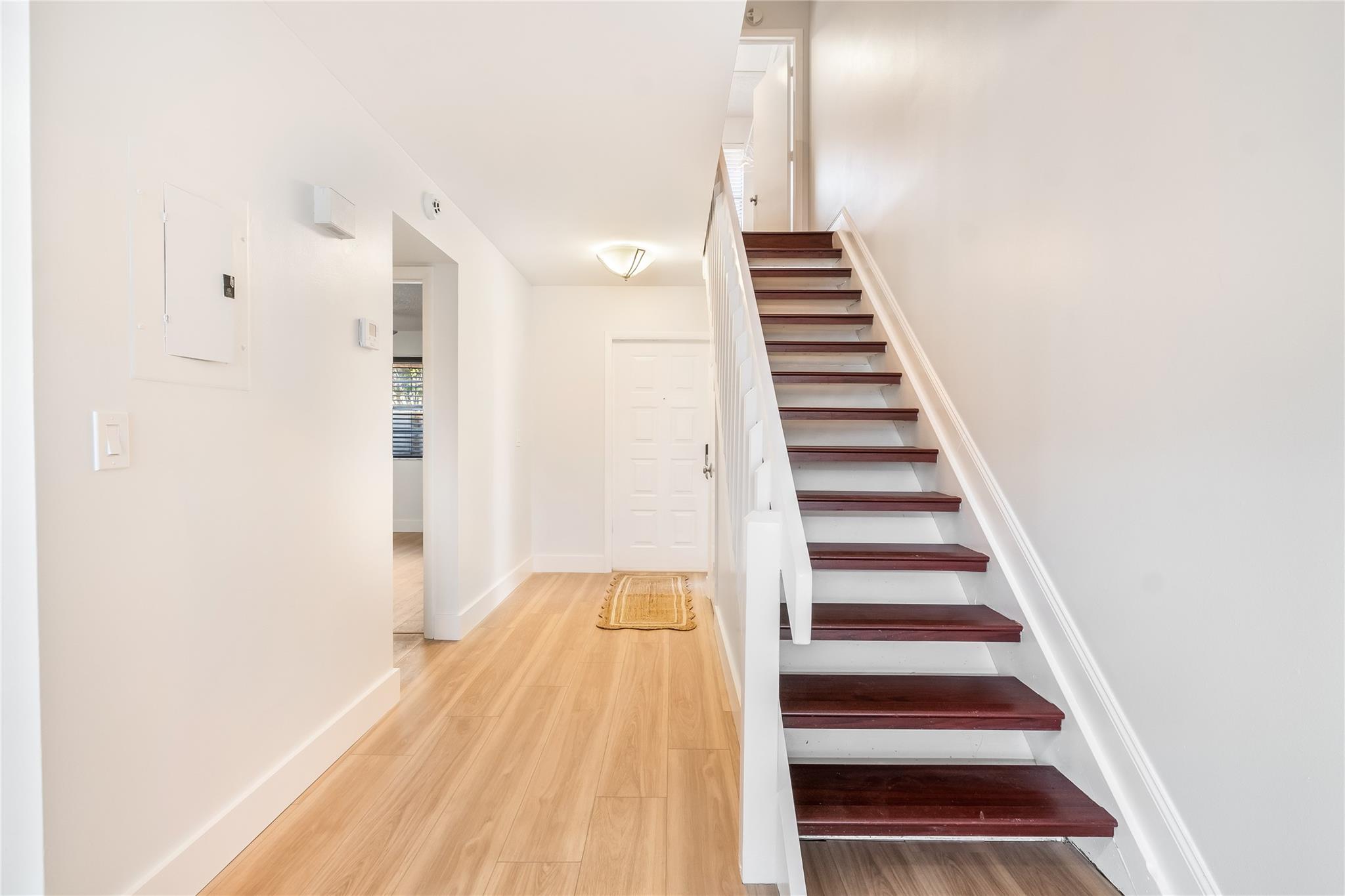 VILLAS OF PLANTATION - Residential Lease