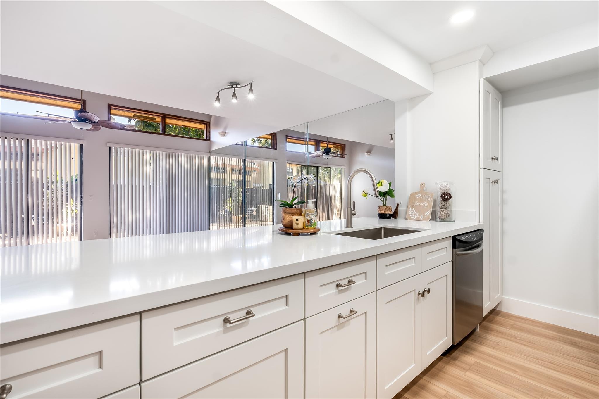 VILLAS OF PLANTATION - Residential Lease