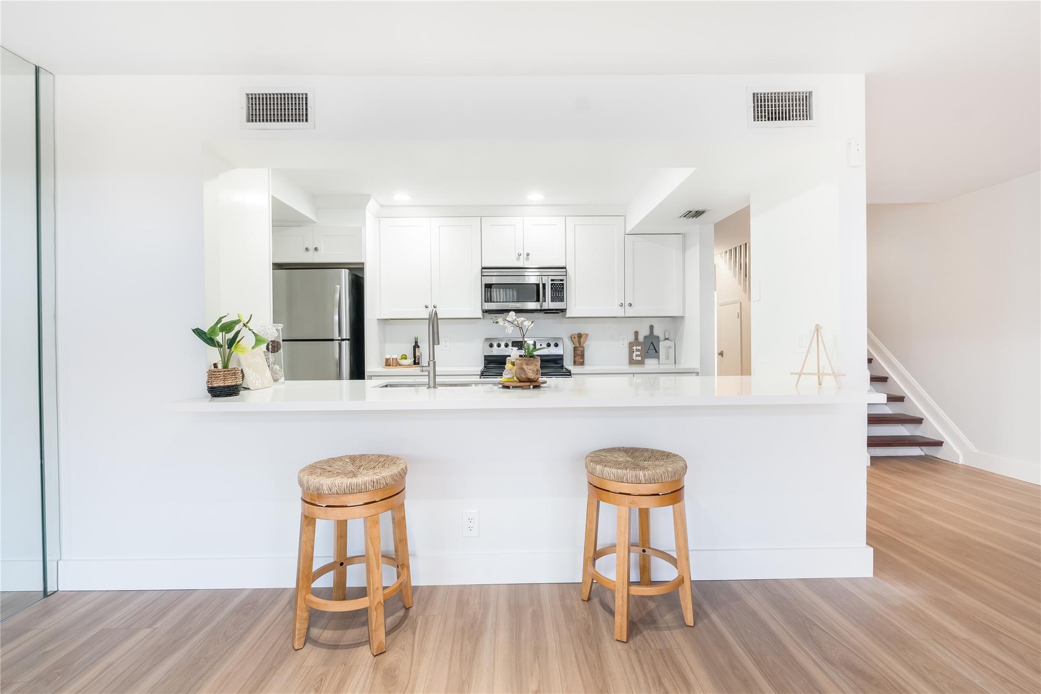 VILLAS OF PLANTATION - Residential Lease