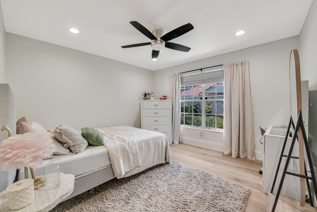 GREENVIEW SHORES 2 OF WELLINGTON - Residential