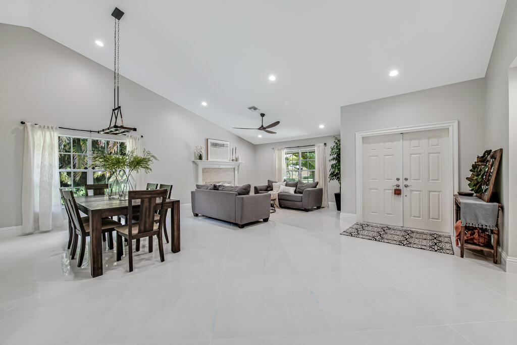 GREENVIEW SHORES 2 OF WELLINGTON - Residential