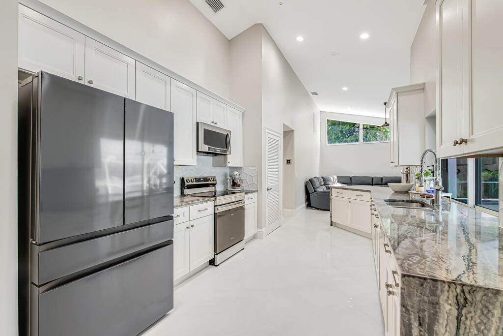 GREENVIEW SHORES 2 OF WELLINGTON - Residential