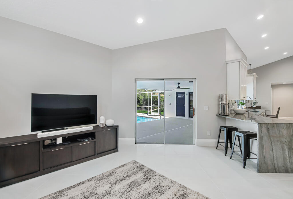 GREENVIEW SHORES 2 OF WELLINGTON - Residential