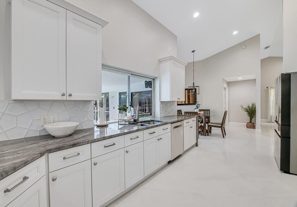 GREENVIEW SHORES 2 OF WELLINGTON - Residential