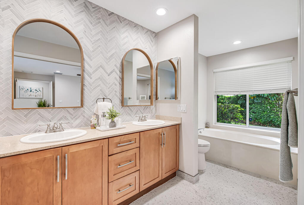 GREENVIEW SHORES 2 OF WELLINGTON - Residential