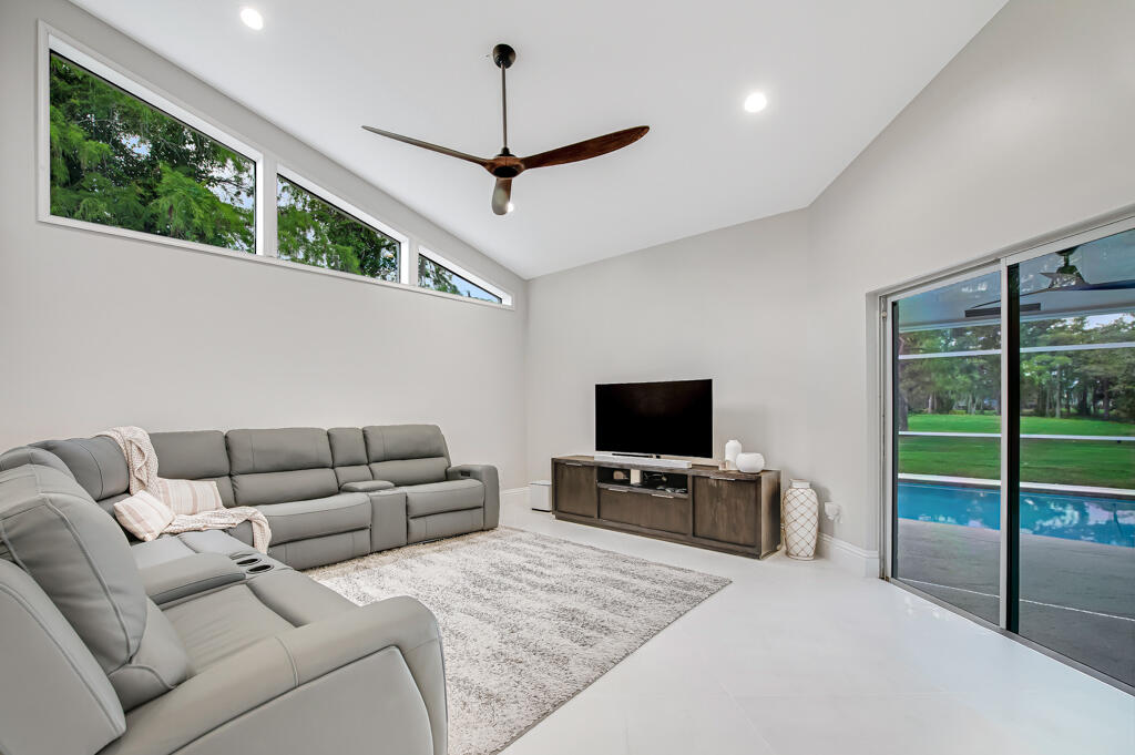 GREENVIEW SHORES 2 OF WELLINGTON - Residential