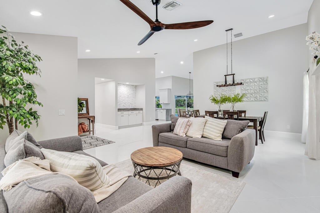 GREENVIEW SHORES 2 OF WELLINGTON - Residential