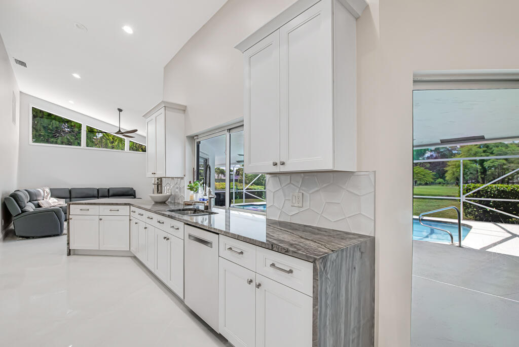 GREENVIEW SHORES 2 OF WELLINGTON - Residential