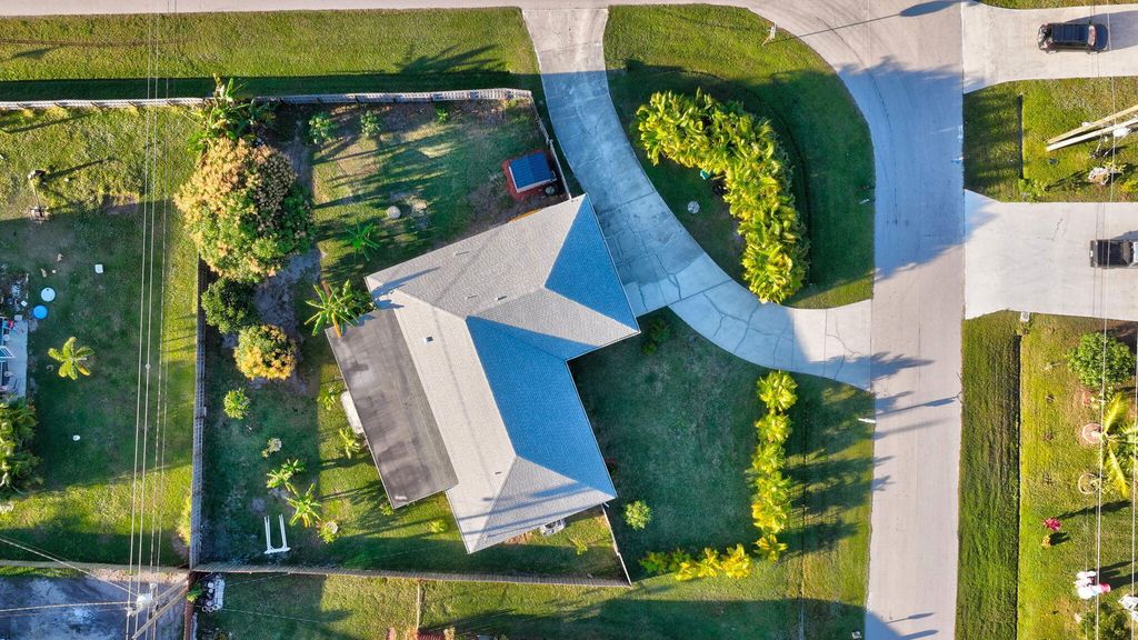 Photo of 1902 SE South Buttonwood Drive, Port Saint Lucie, FL 34952 (MLS # R11149546)