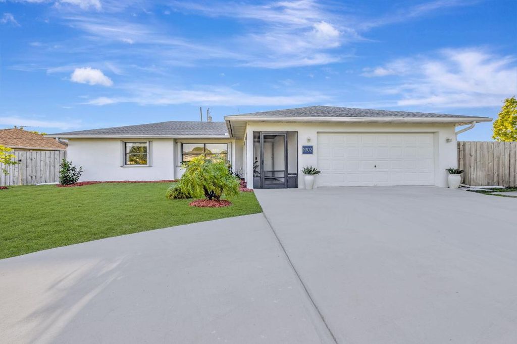 Photo of 1902 SE South Buttonwood Drive, Port Saint Lucie, FL 34952 (MLS # R11149546)