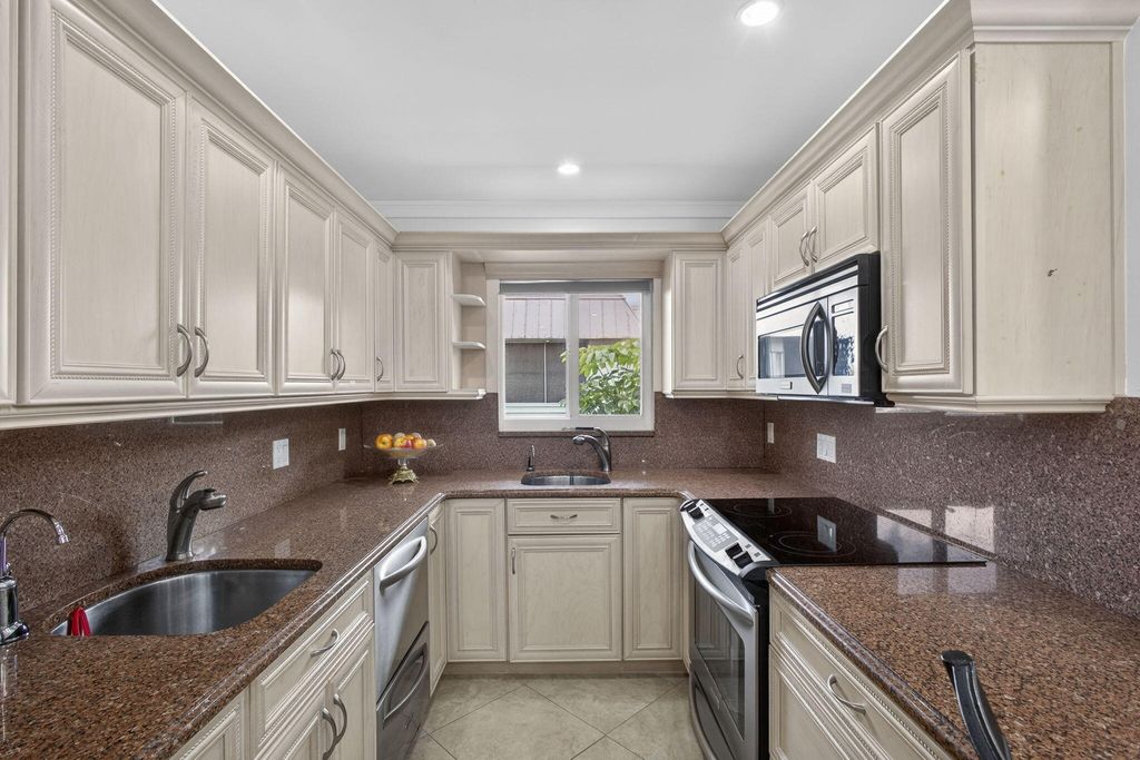 Photo of 59 Plymouth G Ln, West Palm Beach, FL 33417 (MLS # R11165778)