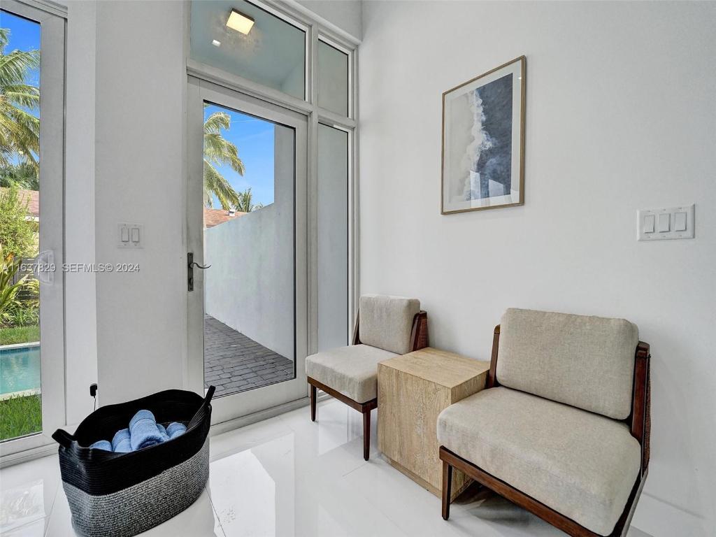 THE ENCLAVE AT LAKE RIDGE - Residential Lease