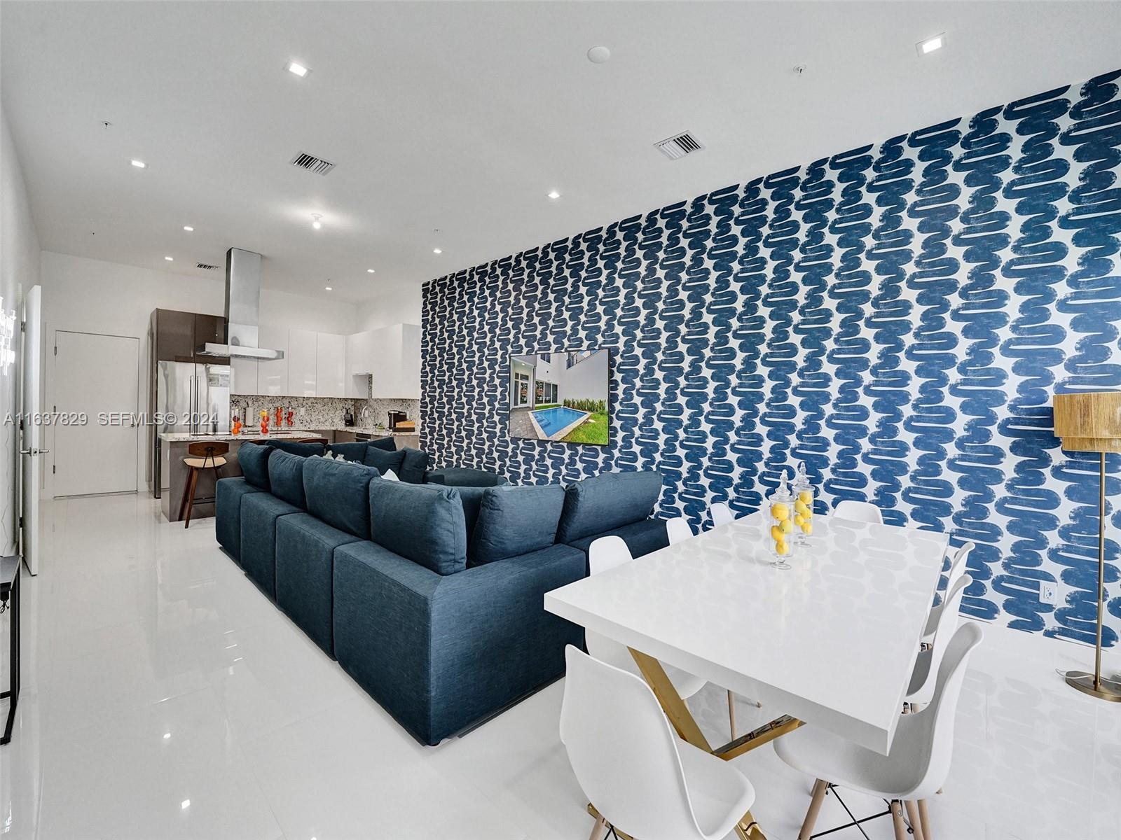 THE ENCLAVE AT LAKE RIDGE - Residential Lease