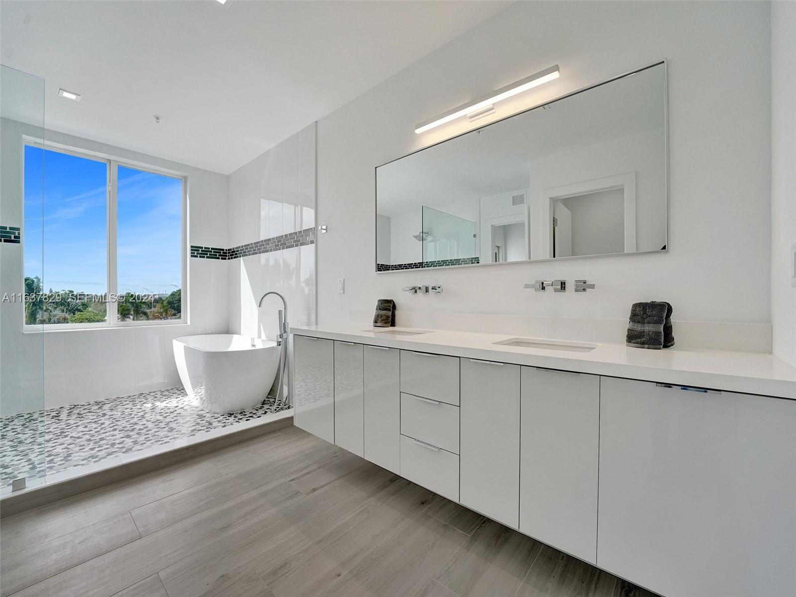 THE ENCLAVE AT LAKE RIDGE - Residential Lease