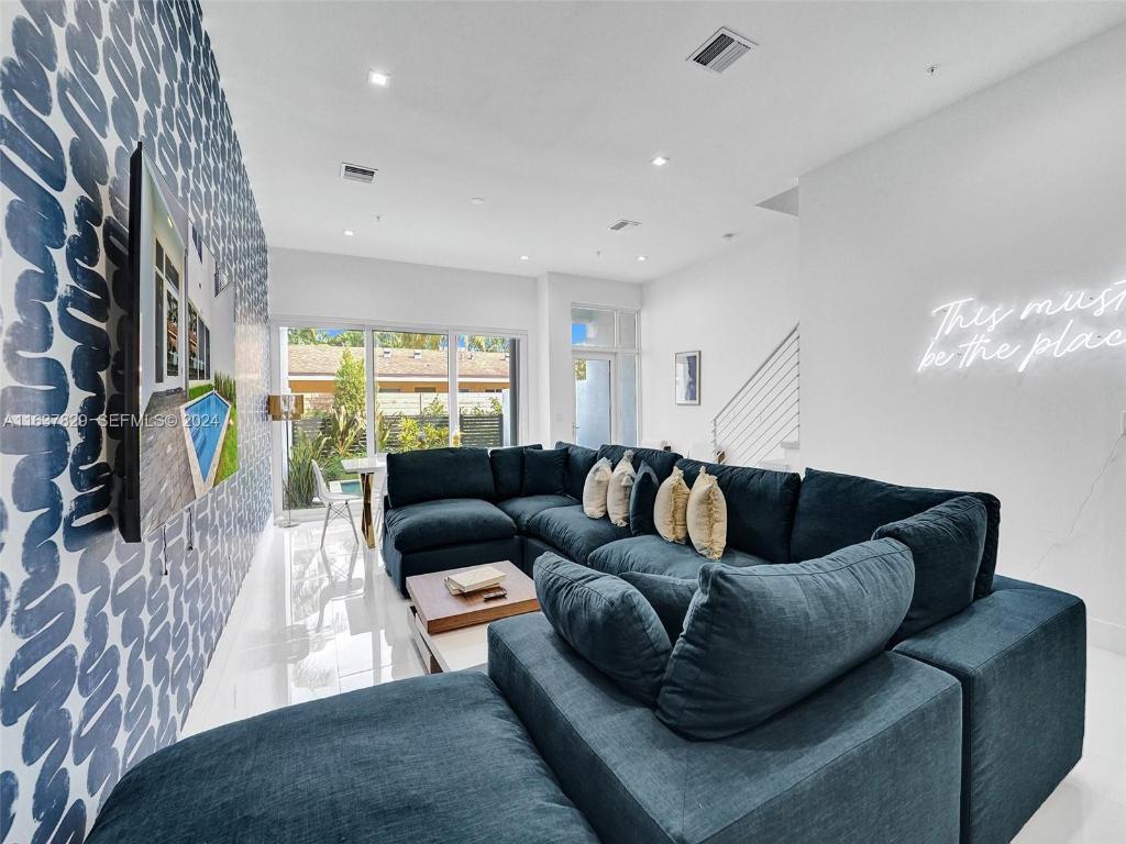 THE ENCLAVE AT LAKE RIDGE - Residential Lease