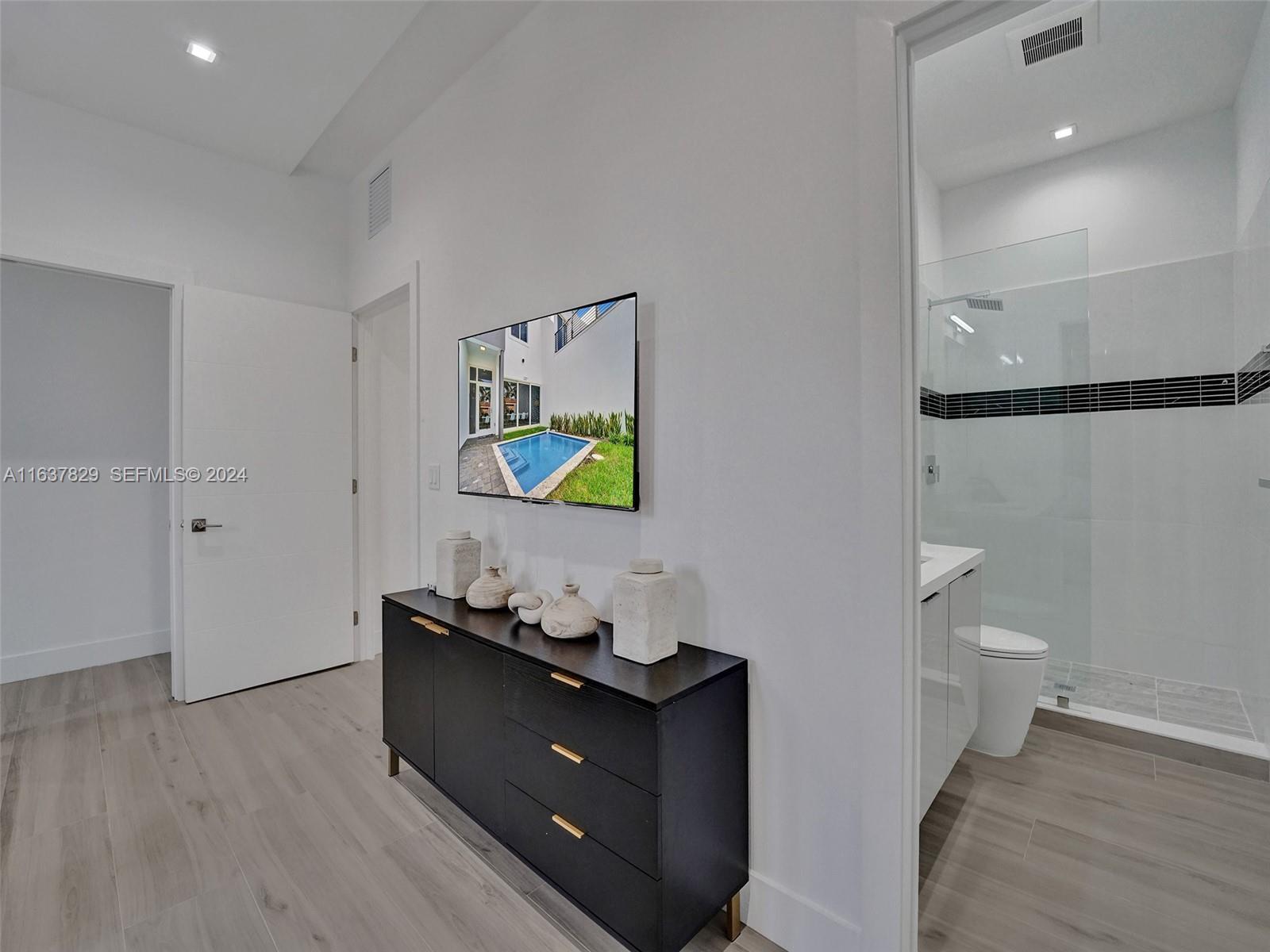 THE ENCLAVE AT LAKE RIDGE - Residential Lease